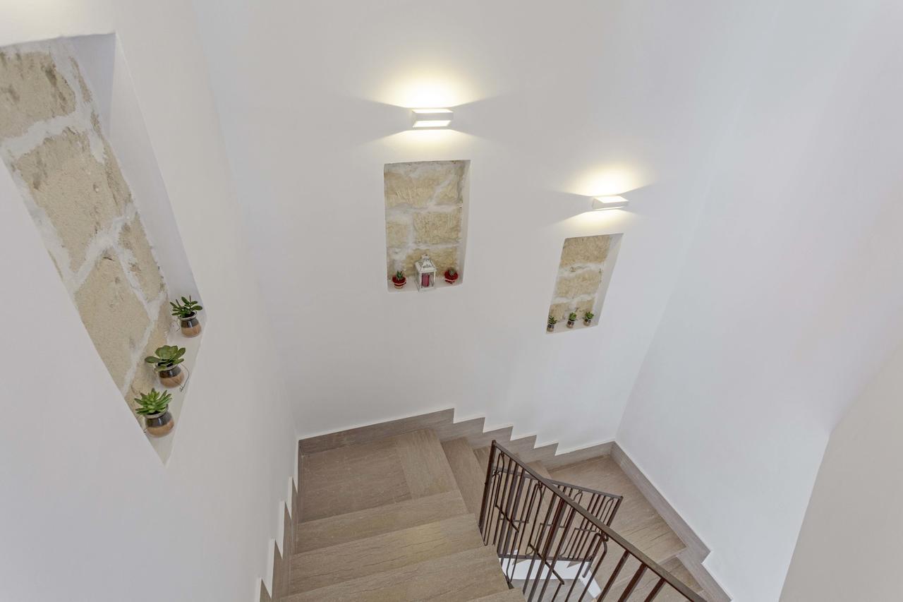 La Loggia Dei Rayno Bed & Breakfast เลชเช ภายนอก รูปภาพ
